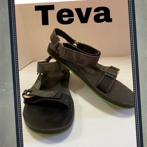 Teva Men’s Camo Sandals size 9